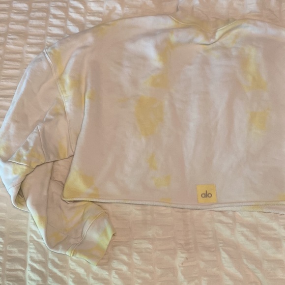 Alo Yoga sweatshirt size medium - only worn once - Picture 3 of 6